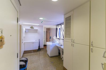 Apartamento à venda com 376m², 4 quartos e 6 vagasÁrea de Serviço