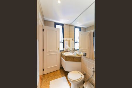 Apartamento à venda com 376m², 4 quartos e 6 vagasBanheiro da Suíte 4