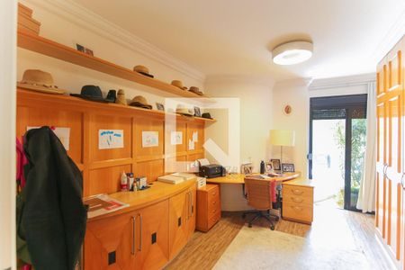 Apartamento à venda com 376m², 4 quartos e 6 vagasQuarto 4