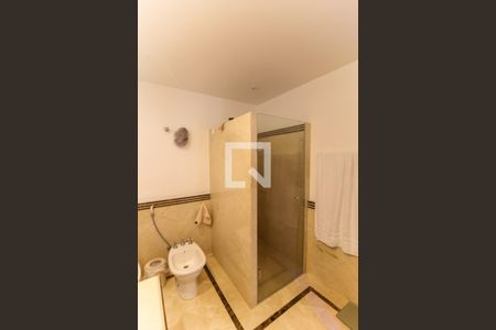 Apartamento à venda com 376m², 4 quartos e 6 vagasBanheiro da Suíte 3