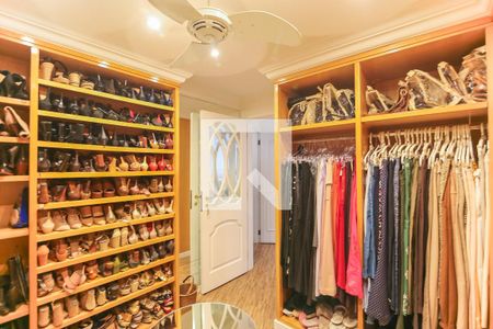 Apartamento à venda com 376m², 4 quartos e 6 vagasCloset da suíte