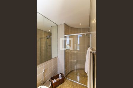 Apartamento à venda com 376m², 4 quartos e 6 vagasBanheiro da Suíte 4