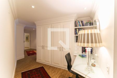 Apartamento à venda com 376m², 4 quartos e 6 vagasCorredor