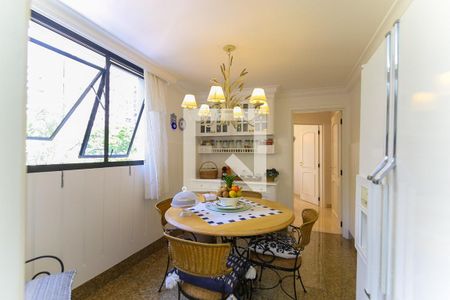 Apartamento à venda com 376m², 4 quartos e 6 vagasCozinha