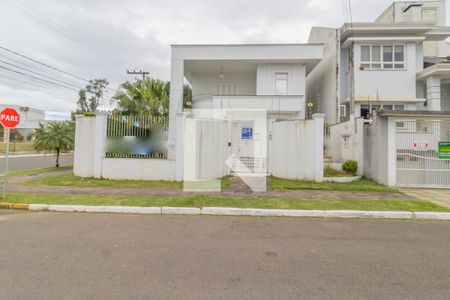 Casa à venda com 245m², 3 quartos e 2 vagas Casa à venda com 245m², 3 quartos e 2 vagasFachada