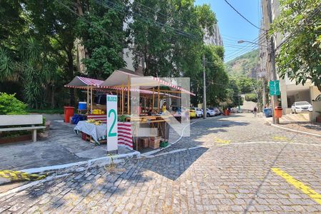 Apartamento à venda com 70m², 2 quartos e 1 vagaÁrea comum - mini feira livre