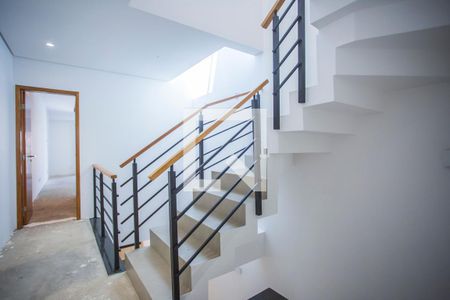 Escadas de casa à venda com 3 quartos, 165m² em Vila do Bosque, São Paulo