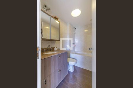 Apartamento à venda com 126m², 3 quartos e 2 vagasBanheiro da Suíte