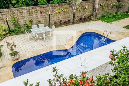 Casa de condomínio à venda com 850m², 4 quartos e 4 vagas Casa de condomínio à venda com 850m², 4 quartos e 4 vagasÁrea comum