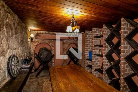 Casa de condomínio à venda com 850m², 4 quartos e 4 vagas Casa de condomínio à venda com 850m², 4 quartos e 4 vagasAdega