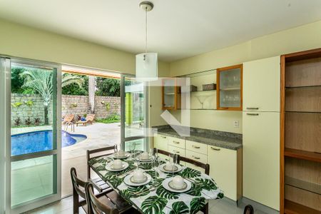 Casa de condomínio à venda com 850m², 4 quartos e 4 vagas Casa de condomínio à venda com 850m², 4 quartos e 4 vagasCozinha