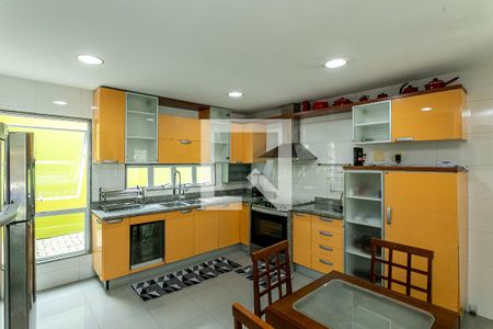 Casa de condomínio à venda com 850m², 4 quartos e 4 vagas Casa de condomínio à venda com 850m², 4 quartos e 4 vagasCozinha