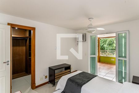 Casa de condomínio à venda com 850m², 4 quartos e 4 vagas Casa de condomínio à venda com 850m², 4 quartos e 4 vagasSuíte 2