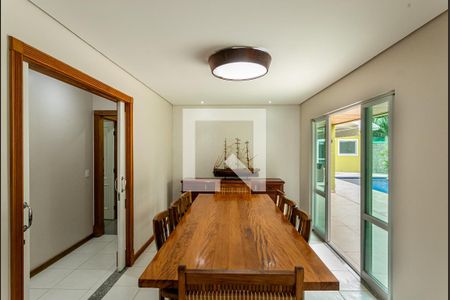 Casa de condomínio à venda com 850m², 4 quartos e 4 vagas Casa de condomínio à venda com 850m², 4 quartos e 4 vagasSala de Jantar