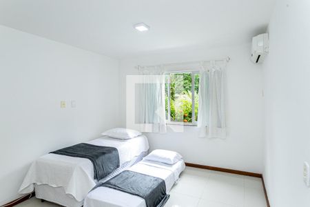 Casa de condomínio à venda com 850m², 4 quartos e 4 vagas Casa de condomínio à venda com 850m², 4 quartos e 4 vagasSuíte 1