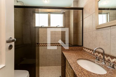 Casa de condomínio à venda com 850m², 4 quartos e 4 vagas Casa de condomínio à venda com 850m², 4 quartos e 4 vagasBanheiro 1