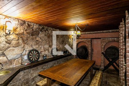 Casa de condomínio à venda com 850m², 4 quartos e 4 vagas Casa de condomínio à venda com 850m², 4 quartos e 4 vagasAdega