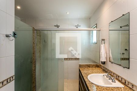 Casa de condomínio à venda com 850m², 4 quartos e 4 vagas Casa de condomínio à venda com 850m², 4 quartos e 4 vagasBanheiro suíte