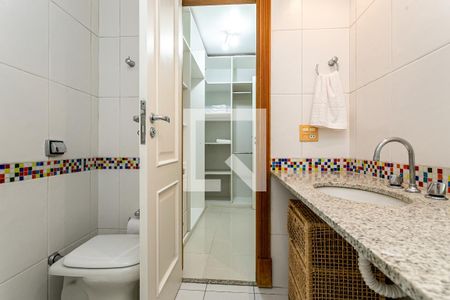 Casa de condomínio à venda com 850m², 4 quartos e 4 vagas Casa de condomínio à venda com 850m², 4 quartos e 4 vagasBanheiro Suíte 2