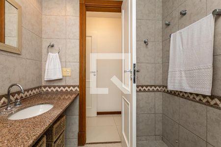 Casa de condomínio à venda com 850m², 4 quartos e 4 vagas Casa de condomínio à venda com 850m², 4 quartos e 4 vagasBanheiro 1