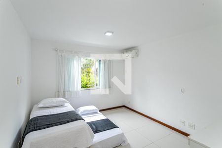 Casa de condomínio à venda com 850m², 4 quartos e 4 vagas Casa de condomínio à venda com 850m², 4 quartos e 4 vagasSuíte 1