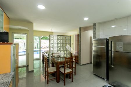 Casa de condomínio à venda com 850m², 4 quartos e 4 vagas Casa de condomínio à venda com 850m², 4 quartos e 4 vagasCozinha