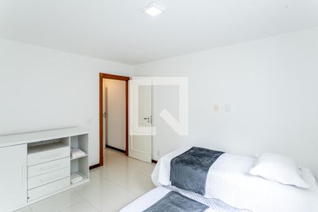 Casa de condomínio à venda com 850m², 4 quartos e 4 vagas Casa de condomínio à venda com 850m², 4 quartos e 4 vagasSuíte 1
