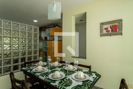 Casa de condomínio à venda com 850m², 4 quartos e 4 vagas Casa de condomínio à venda com 850m², 4 quartos e 4 vagasCozinha