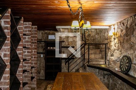 Casa de condomínio à venda com 850m², 4 quartos e 4 vagas Casa de condomínio à venda com 850m², 4 quartos e 4 vagasAdega