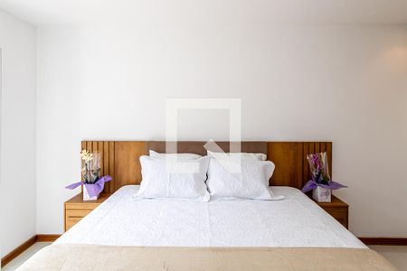 Casa de condomínio à venda com 850m², 4 quartos e 4 vagas Casa de condomínio à venda com 850m², 4 quartos e 4 vagasSuíte master