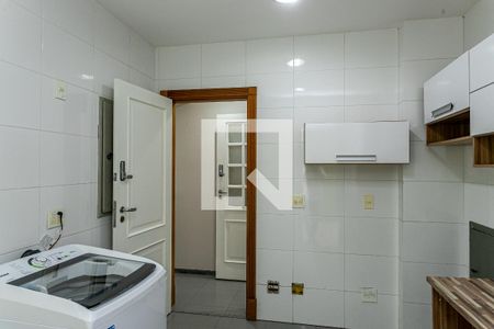 Casa de condomínio à venda com 850m², 4 quartos e 4 vagas Casa de condomínio à venda com 850m², 4 quartos e 4 vagasÁrea de Serviço