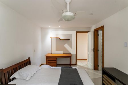 Casa de condomínio à venda com 850m², 4 quartos e 4 vagas Casa de condomínio à venda com 850m², 4 quartos e 4 vagasSuíte 2