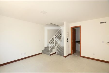 Sala de apartamento para alugar com 2 quartos, 97m² em Brás de Pina, Rio de Janeiro