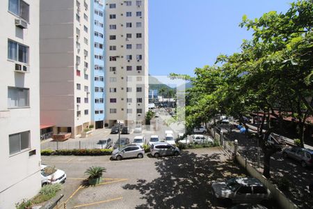 Vista do Quarto 1 de apartamento para alugar com 2 quartos, 70m² em Camorim, Rio de Janeiro