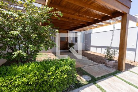 Casa de condomínio para alugar com 168m², 4 quartos e 2 vagas Casa de condomínio para alugar com 168m², 4 quartos e 2 vagasÁrea Externa