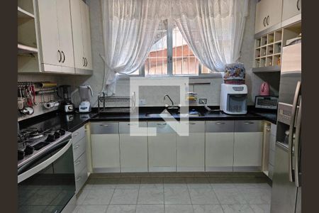 Casa à venda com 300m², 4 quartos e 4 vagasCozinha - Torneira