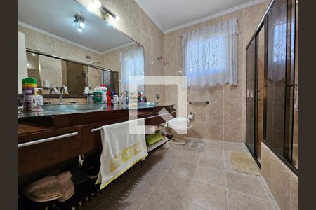 Casa à venda com 300m², 4 quartos e 4 vagasBanheiro da Suíte - Armários