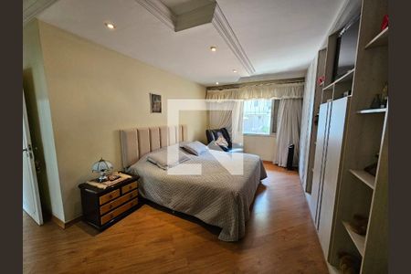 Casa à venda com 300m², 4 quartos e 4 vagasSuíte 1