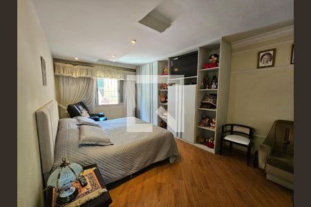 Casa à venda com 300m², 4 quartos e 4 vagasSuíte 1