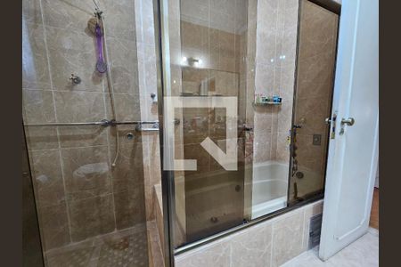 Casa à venda com 300m², 4 quartos e 4 vagasBanheiro da Suíte