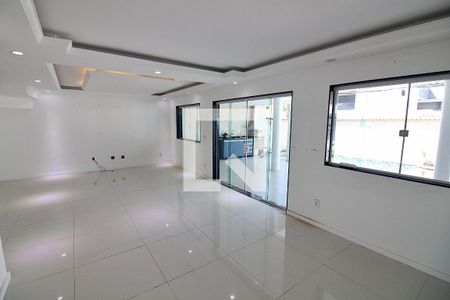 Sala de casa de condomínio à venda com 3 quartos, 380m² em Recreio dos Bandeirantes, Rio de Janeiro