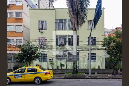 Apartamento à venda com 84m², 2 quartos e sem vagaFachada e portaria