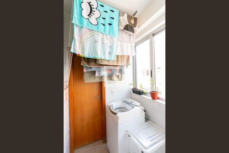 Apartamento à venda com 116m², 3 quartos e 2 vagas Apartamento à venda com 116m², 3 quartos e 2 vagasCozinha e Área de Serviço