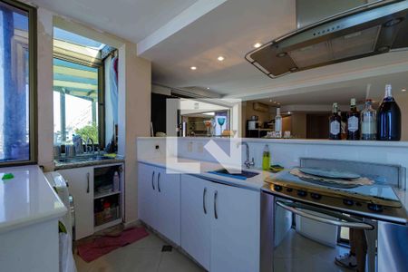 Apartamento à venda com 225m², 3 quartos e 2 vagas Apartamento à venda com 225m², 3 quartos e 2 vagasBar/Área de Serviço