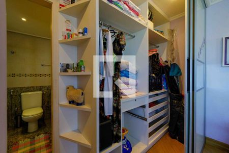 Apartamento à venda com 225m², 3 quartos e 2 vagas Apartamento à venda com 225m², 3 quartos e 2 vagasCloset Suíte 3