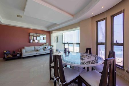 Apartamento à venda com 225m², 3 quartos e 2 vagas Apartamento à venda com 225m², 3 quartos e 2 vagasSala