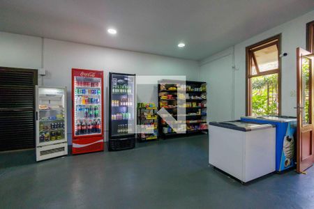 Apartamento à venda com 225m², 3 quartos e 2 vagas Apartamento à venda com 225m², 3 quartos e 2 vagasÁrea Comum Mercado