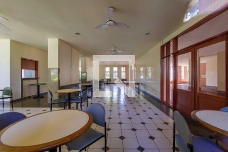 Apartamento à venda com 225m², 3 quartos e 2 vagas Apartamento à venda com 225m², 3 quartos e 2 vagasÁrea Comum Salão de Festas