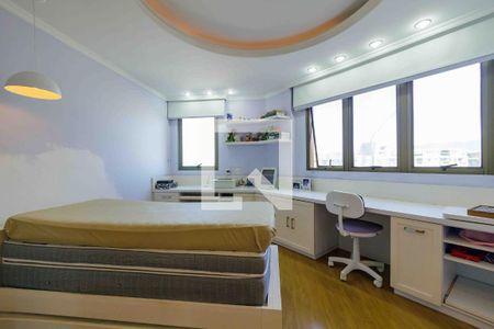 Apartamento à venda com 225m², 3 quartos e 2 vagas Apartamento à venda com 225m², 3 quartos e 2 vagasSuíte 3