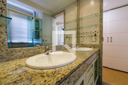 Apartamento à venda com 225m², 3 quartos e 2 vagas Apartamento à venda com 225m², 3 quartos e 2 vagasBanheiro Suíte Cobertura